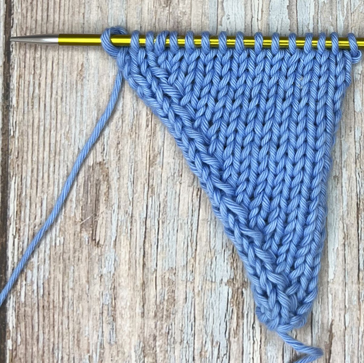 KRL stricken (Knit Right Loop) | simpleknittingpatterns.com