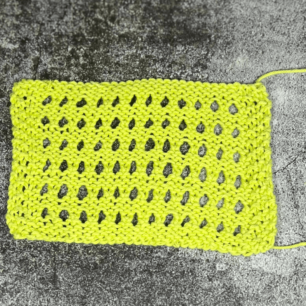 Einfaches Lochmuster stricken | simpleknittingpatterns.com
